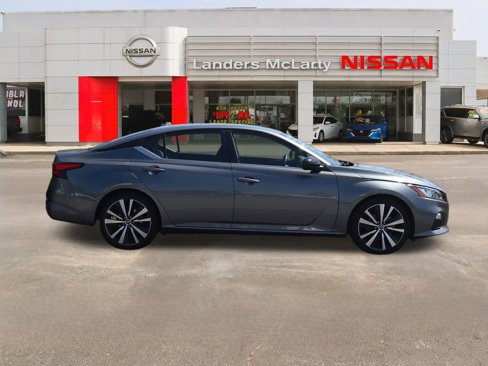 Used 2021 Nissan Altima 2.5 SR image 2