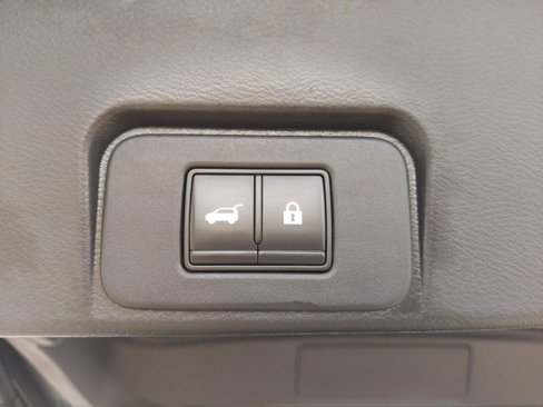 Used 2022 Nissan Rogue SV image 31