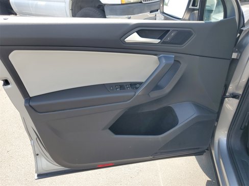 Used 2021 Volkswagen Tiguan SE image 20