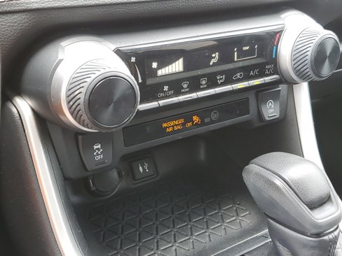 Used 2019 Toyota RAV4 LE image 16