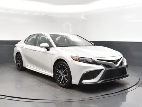 Used 2024 Toyota Camry SE image 9