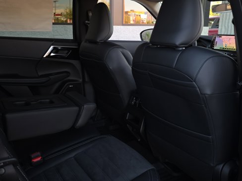 New 2025 Mitsubishi Outlander SE image 21