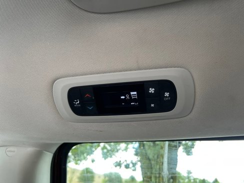 Used 2022 Chrysler Voyager LX image 23