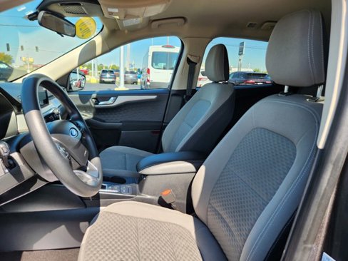 Used 2020 Ford Escape SE image 24