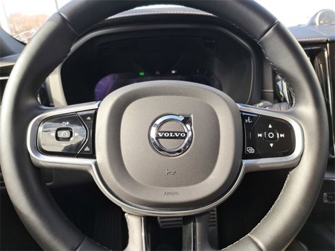 Used 2022 Volvo XC60 B6 R-Design w/ Advanced Package image 10