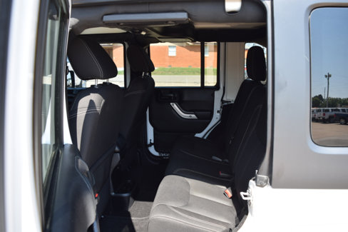 Used 2015 Jeep Wrangler Unlimited Sahara w/ Connectivity Group image 12