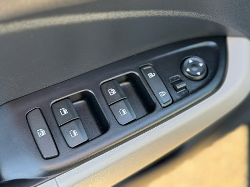 Used 2023 Hyundai Venue SEL image 9