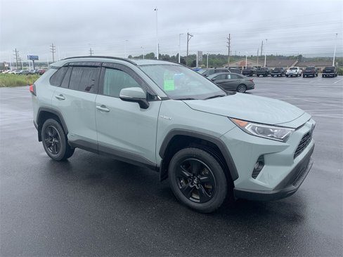 Used 2021 Toyota RAV4 XLE image 1