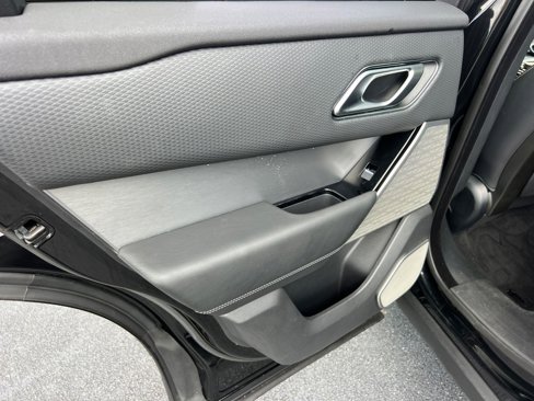 Used 2019 Land Rover Range Rover Velar R-Dynamic SE image 23