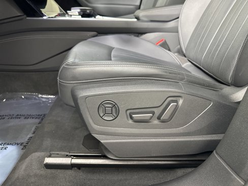 Used 2023 Audi e-tron Premium Plus w/ Premium Plus Package image 11