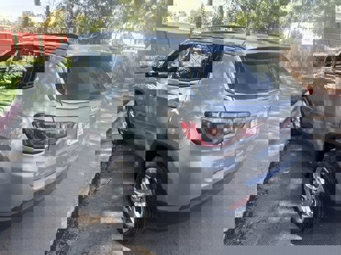 Used 2023 Jeep Compass Latitude w/ Convenience Group image 3