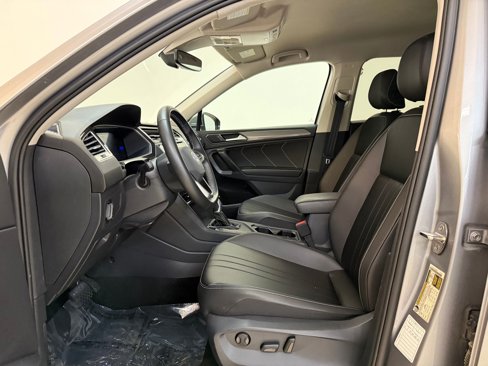 Used 2024 Volkswagen Tiguan SE image 5