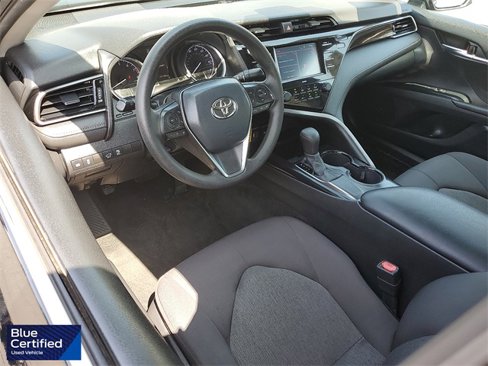 Used 2020 Toyota Camry LE image 3
