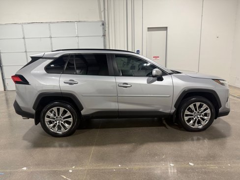 Used 2024 Toyota RAV4 XLE Premium image 4