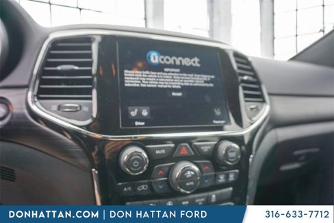 Used 2021 Jeep Grand Cherokee Laredo X image 6