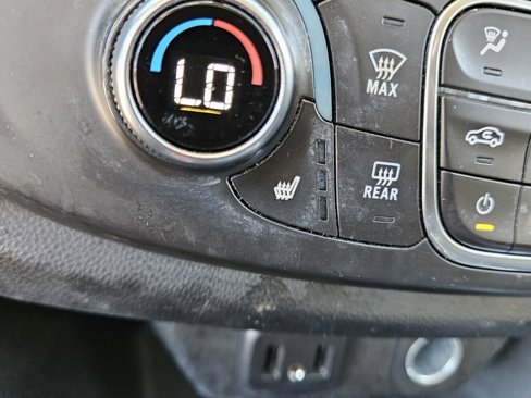 Used 2018 Chevrolet Traverse LT image 27