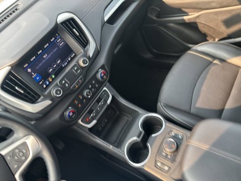 Used 2024 GMC Terrain SLT image 11