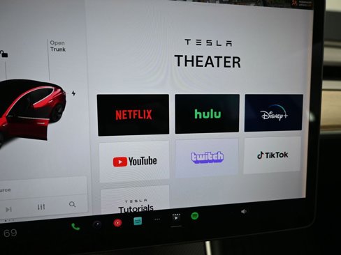 Used 2018 Tesla Model 3 Long Range image 21