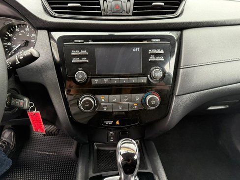 Used 2017 Nissan Rogue S image 14