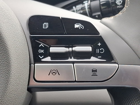 Used 2025 Hyundai Elantra SEL image 23