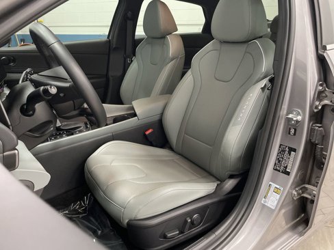 Used 2024 Hyundai Elantra Limited image 4