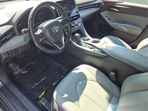 Used 2019 Toyota Avalon XLE image 17