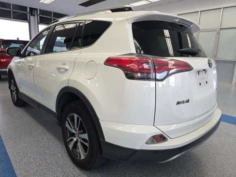 Used 2018 Toyota RAV4 XLE image 3