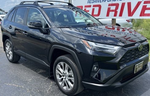 Used 2023 Toyota RAV4 XLE Premium image 2