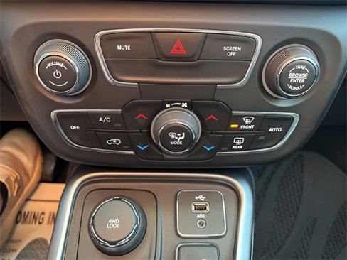 Used 2017 Jeep Compass Latitude w/ Popular Equipment Group image 15
