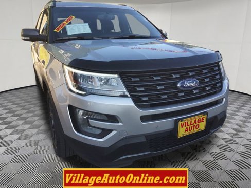 Used 2017 Ford Explorer XLT w/ Equipment Group 202A image 14