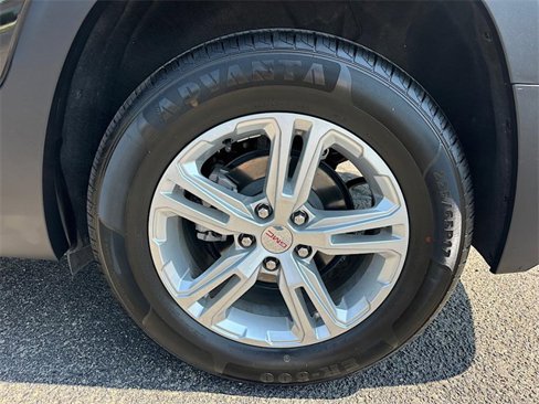 Used 2024 GMC Terrain SLE image 27