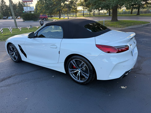 Used 2022 BMW Z4 M40i w/ Premium Package image 8