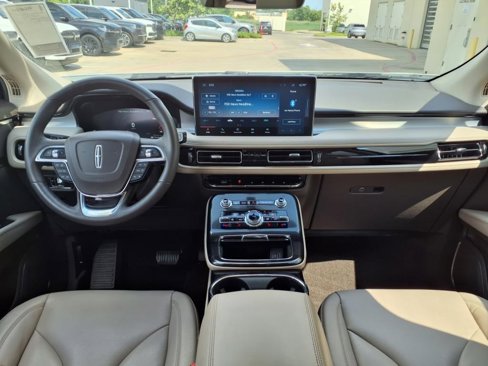 Used 2021 Lincoln Nautilus FWD image 3