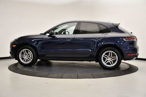 Certified 2021 Porsche Macan image 2