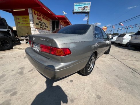 Used 2000 Toyota Camry XLE image 5