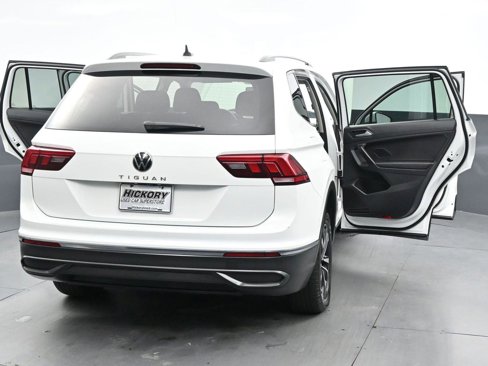 Used 2022 Volkswagen Tiguan S image 41