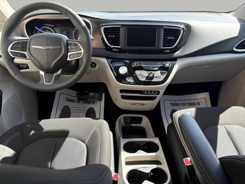 Used 2023 Chrysler Voyager LX image 12