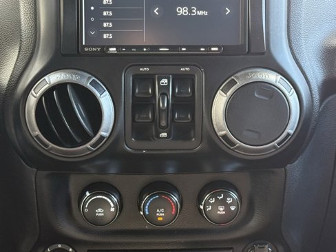 Used 2013 Jeep Wrangler Unlimited Sport image 27