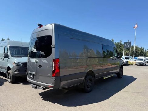 Used 2025 Mercedes-Benz Sprinter 2500 image 6