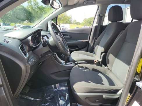 Used 2020 Chevrolet Trax LS w/ Tint and Cruise Package image 9