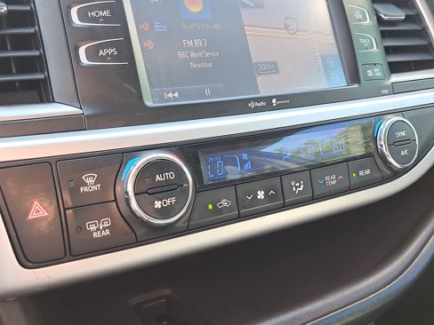 Used 2015 Toyota Highlander XLE image 27