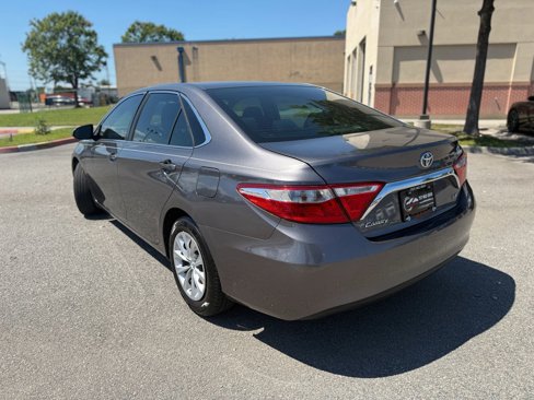 Used 2016 Toyota Camry LE image 9