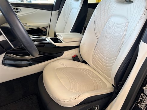 Used 2022 Aston Martin DBX image 16
