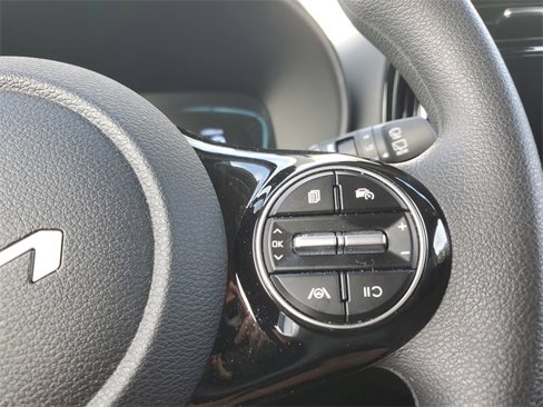 Used 2025 Kia Soul S image 23
