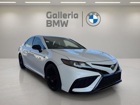 Used 2023 Toyota Camry SE image 4