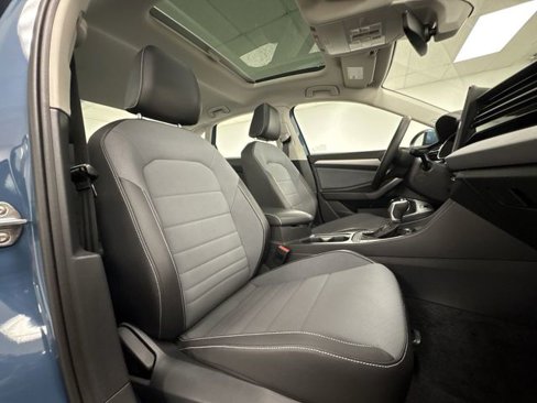 Used 2025 Volkswagen Jetta SE image 11