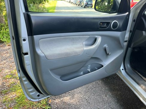 Used 2005 Toyota Tacoma 2WD Regular Cab image 10