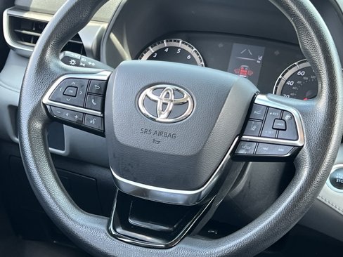 Used 2021 Toyota Highlander L image 19