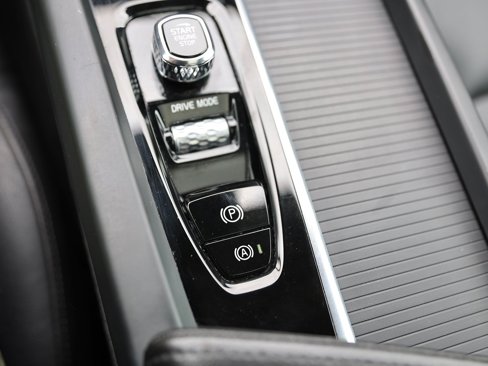 Used 2019 Volvo XC60 T5 Momentum w/ Multimedia Package image 31