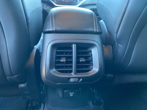 Used 2018 Jeep Cherokee Latitude Plus image 26
